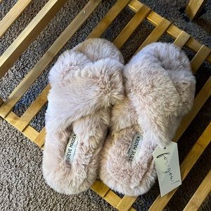 Steve Madden pink fluffy slippers